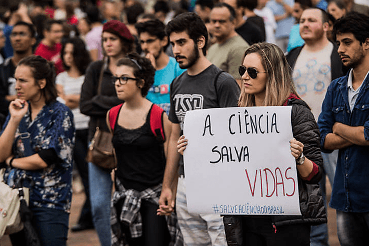 Associações denunciam situação atual da ciência no Brasil