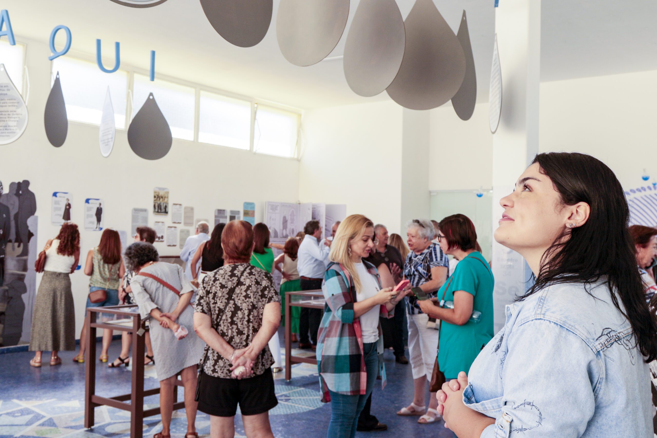 Projeto Meninas e Mulheres nas Ciências da UFPR inaugura exposição sobre Marie Curie em Águas de Lindóia