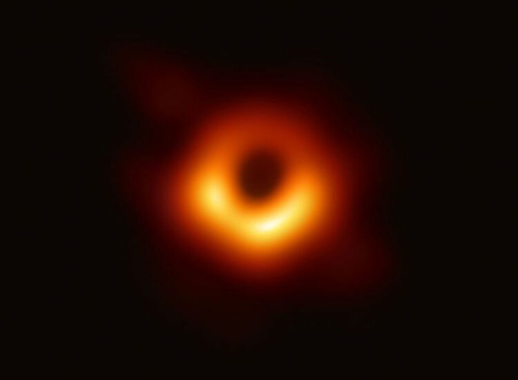 Estudo de professor do CBPF sugere o fim do espaço-tempo em um buraco negro